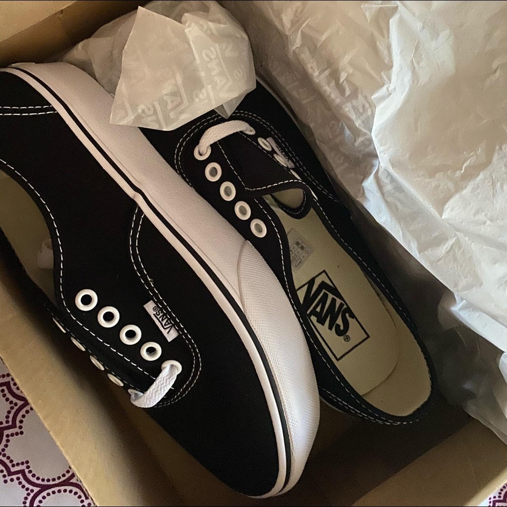 NIB Black vans platform women’s 8.5 and men’s 7